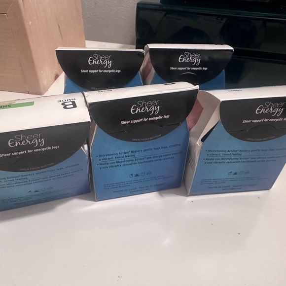 L'eggs Sheer Energy Pantyhose Collection - Black, Navy, Sheer - Picture 3 of 7